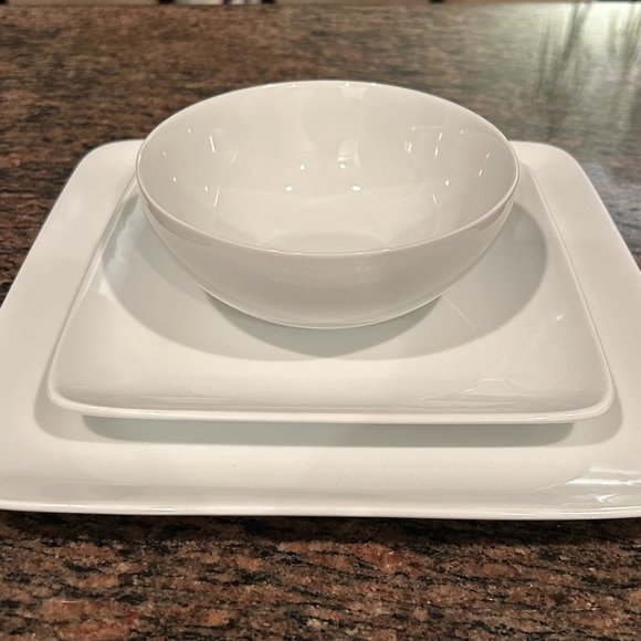 Crate and Barrel Dinner Set - Picture 1 of 5